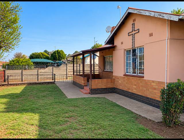 3 BEDROOM FREESTANDING FOR SALE IN VANDERBIJLPARK CE 2